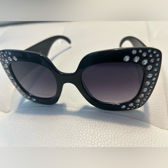 New Large Black Crystal style 
Sunglasses - Picture 2 of 7